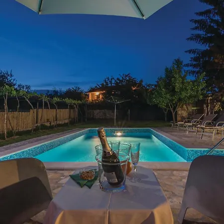 Ii Hébergement de vacances Cere