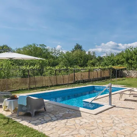 Hébergement de vacances Ii
