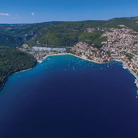 Hébergement de vacances Ii *